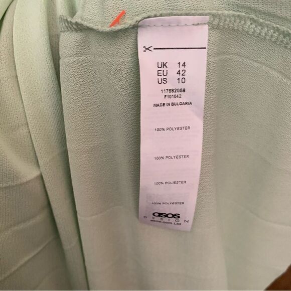 ASOS DESIGN twist front off-the-shoulder pleated maxi dress in sage Mint Green - Picture 12 of 16